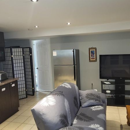 Lovely Guest Entire Apartment Minutes From Ottawa Airport Kültér fotó