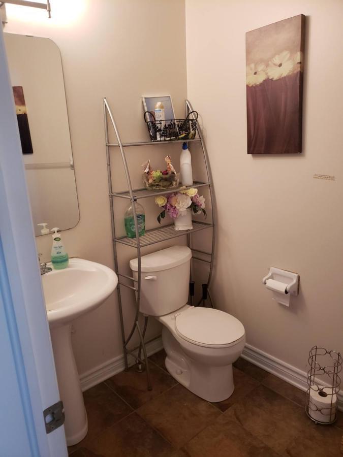 Lovely Guest Entire Apartment Minutes From Ottawa Airport Kültér fotó